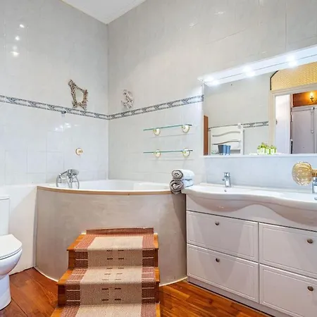 Apartment Risso - Comfortable 3 Bedrooms With Balcony