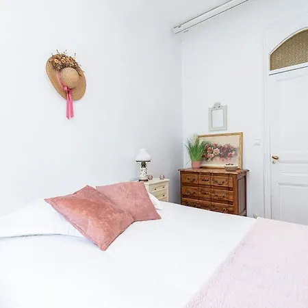 Risso - Comfortable 3 Bedrooms With Balcony * Nice