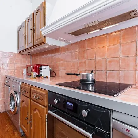 Risso - Comfortable 3 Bedrooms With Balcony