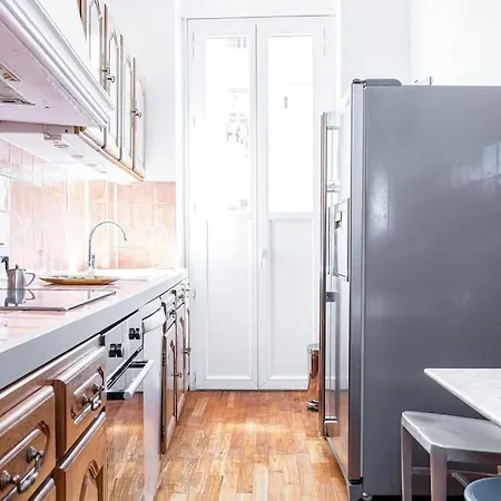 Apartment Risso - Comfortable 3 Bedrooms With Balcony