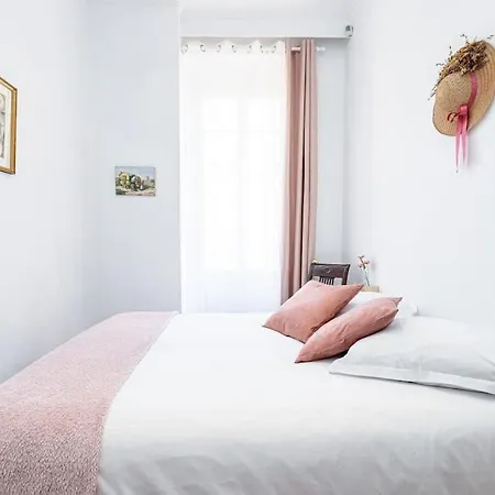 Risso - Comfortable 3 Bedrooms With Balcony