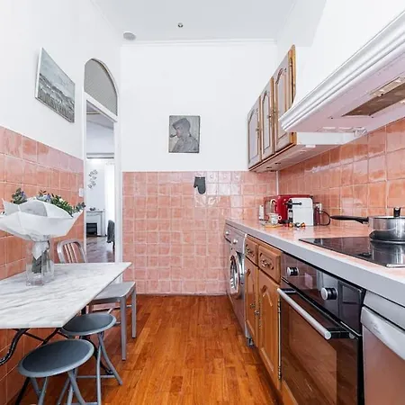 Risso - Comfortable 3 Bedrooms With Balcony *
