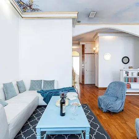 Risso - Comfortable 3 Bedrooms With Balcony Lägenhet *